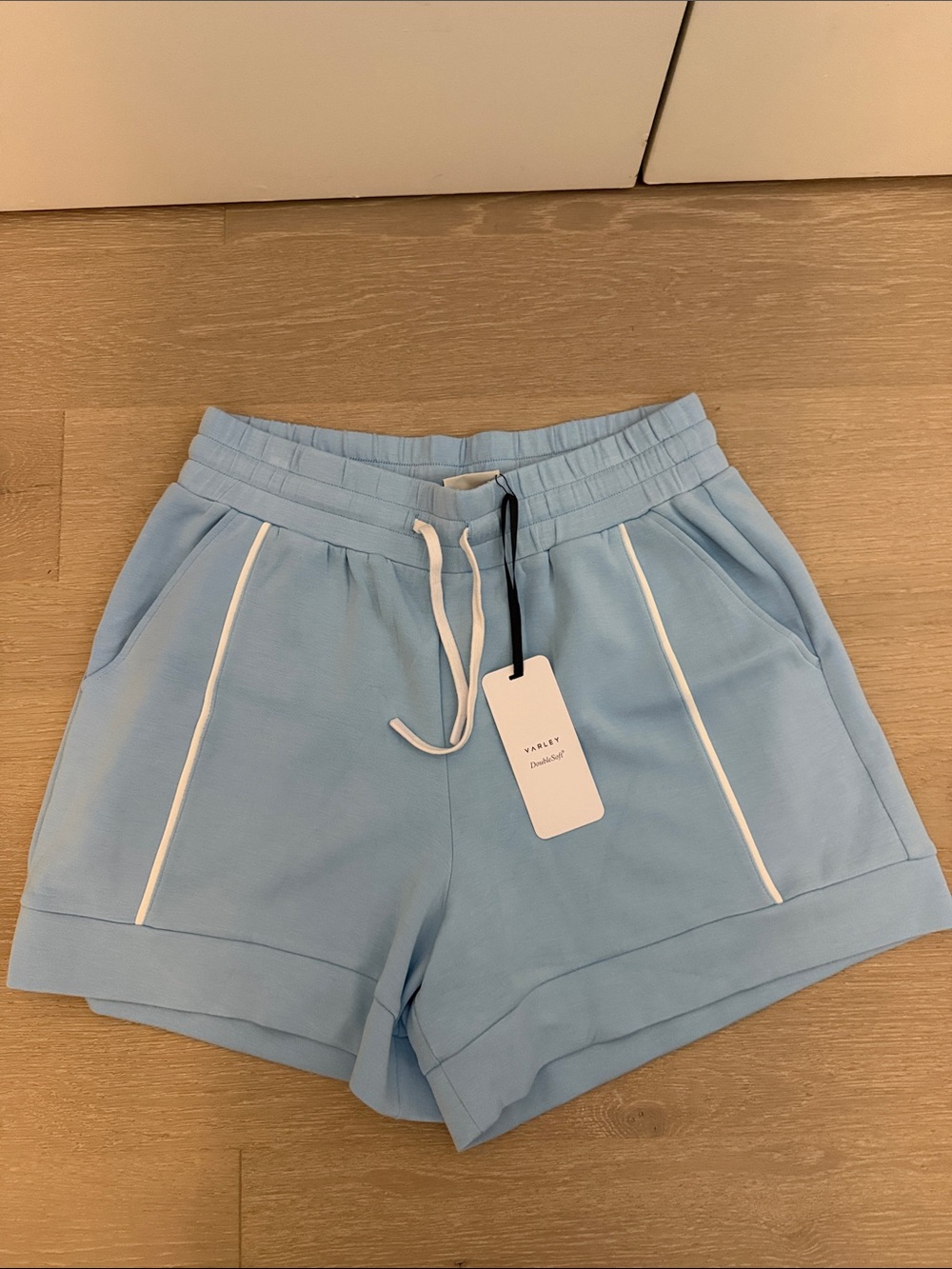 Varley Barnes High Rise Short. 4.5”. NWT size L